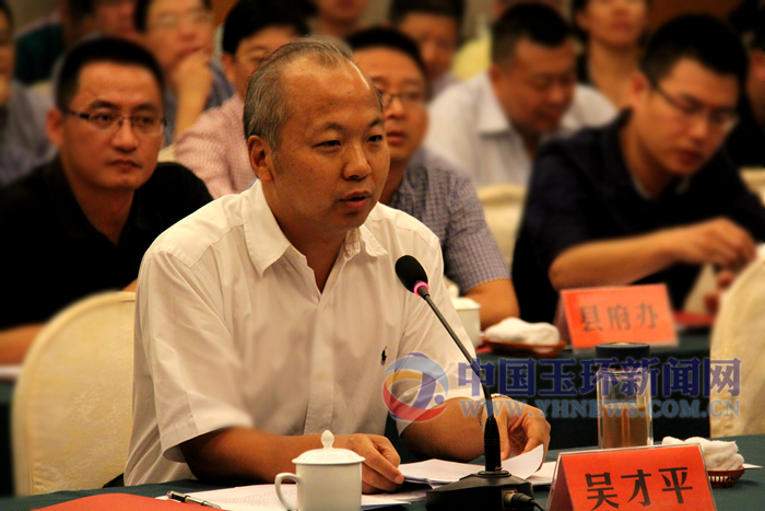 县委副书记吴才平作工作汇报,市委宣传部副部长,市文明办主任吕振兴