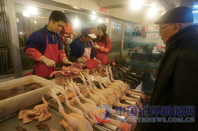 昨天上午,记者从城关中心菜市场了解到,临近农历年底,禽类销售开始